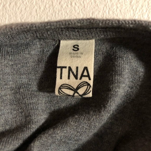 Aritzia TNA Gray Long Sleeve Shirt - Picture 5 of 5